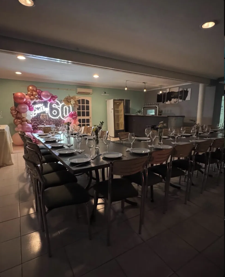 Salón de eventos Complejo Mauro Olivi, Santa Rosa La Pampa — decorado para celebración
